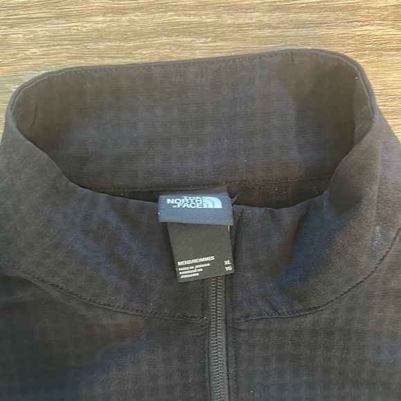 The North Face Men's Navy Windbreaker - Picture 3 of 4